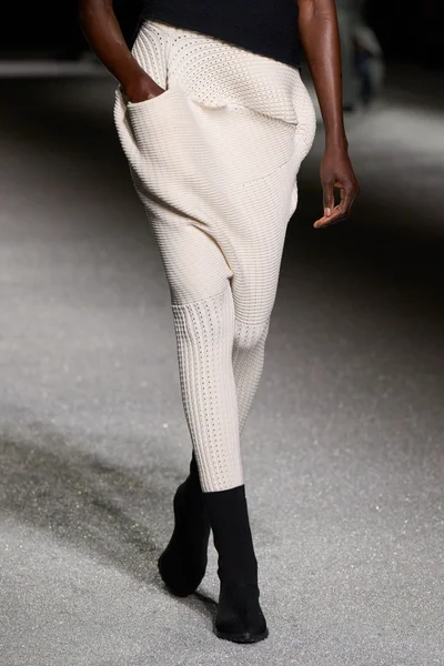 Look 19